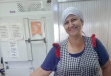 Comenzamos la entrega de ropa de trabajo para asistentes escolares en el departamento La Capital